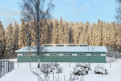 Saravet Vähikkälä / hevospalvelut – maneesi ulkoa talvella