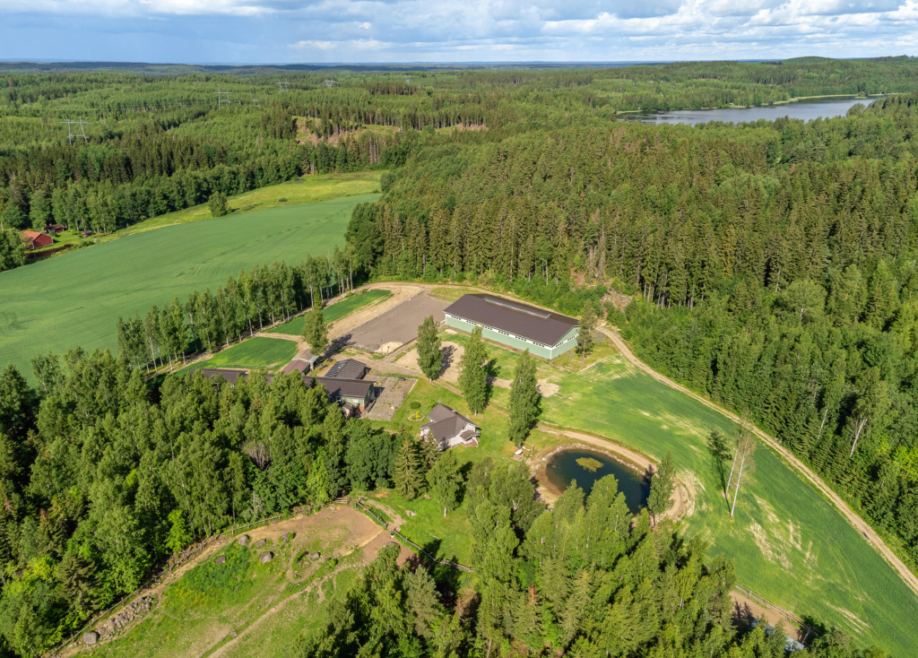 Saravet Vähikkälän palvelut - Vähikkälän tilan ilmakuva.